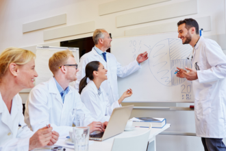 O Instituto IBDSocial explica que transparência e ética são pilares de uma gestão eficiente na saúde.