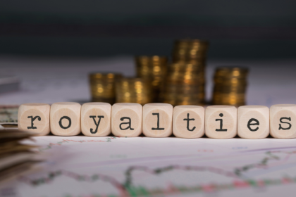 Rodrigo Balassiano explica o potencial e os cuidados ao investir em fundos lastreados em royalties de propriedade intelectual.