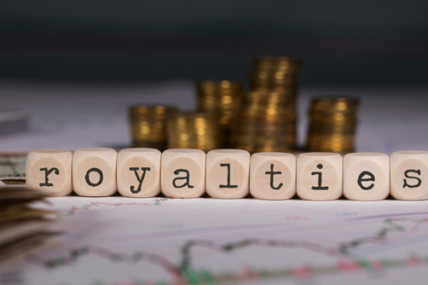 Rodrigo Balassiano explica o potencial e os cuidados ao investir em fundos lastreados em royalties de propriedade intelectual.