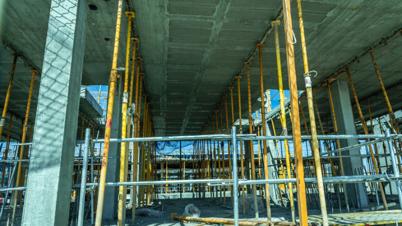 Valderci Malagosini Machado evidencia como a evolução das contenções urbanas e o uso de painéis treliçados transformam a segurança e a eficiência em terrenos acidentados.