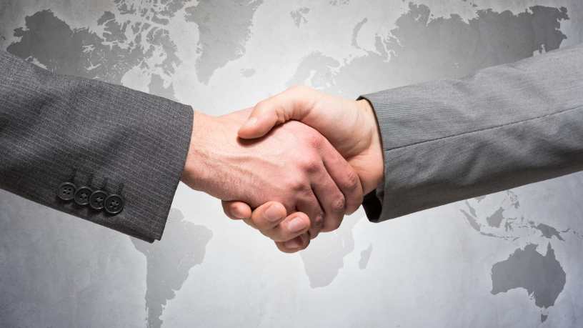 Ediney Jara de Oliveira explica como tensões regionais influenciam a logística global, os seguros e os preços no comércio internacional.