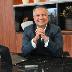 Para Elmar Juan Passos Varjão Bomfim, a infraestrutura pesada evidencia como grandes projetos geram impacto social real e transformam comunidades.