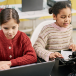No ensino de tecnologia na prática, Sérgio Bento De Araújo mostra como projetos bem aplicados aumentam o engajamento dos alunos na escola.