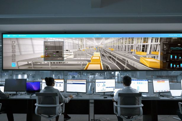Operadores monitoram sistemas e painéis digitais em uma moderna sala de controle.