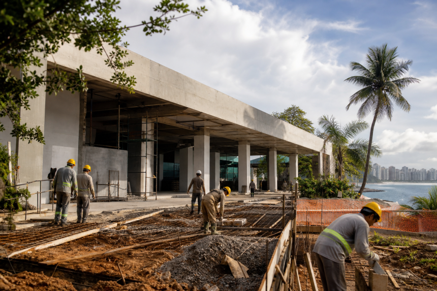 Obras da nova UPA 24 horas de Boraceia, em Bertioga, ao lado da unidade de saúde do bairro